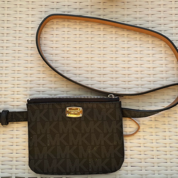 Michael Kors NWOT Fanny/Belt Bag. Black and Grey Size Large? - Picture 3 of 9